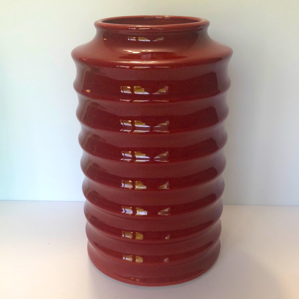 Pier 1 Made In India Red Speckled Ribbed Vase